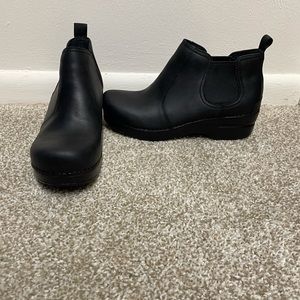Dansko Frankie Bootie Black Oiled Leather Size 38